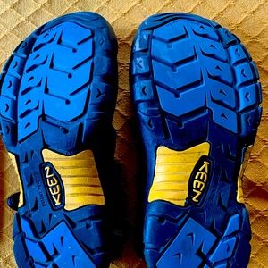 Keen kid shoes! Size 3